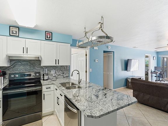 3rd image of 1100 Pondella Rd APT 610