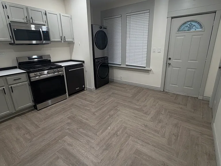 2851 N Springfield Ave — Photo 6