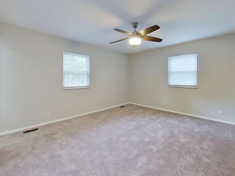 8027 N Richardt Ave — Photo 17