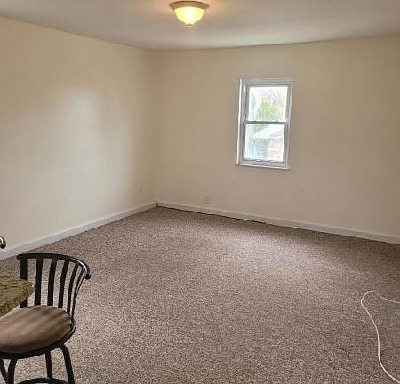 3rd image of 132 Belmohr St