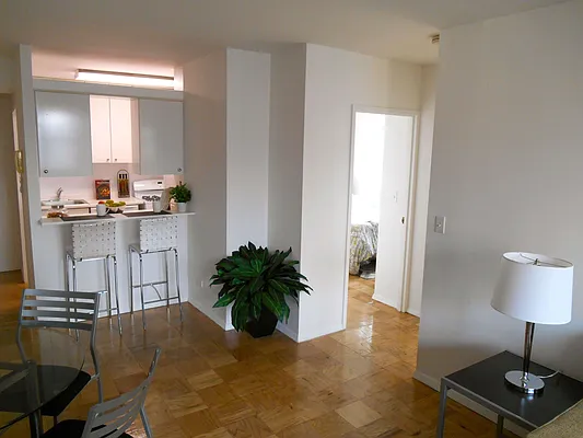 Rented by Carlyle Property Management | media 16