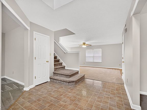 3rd image of 2843 Rand Ln