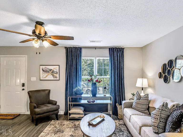 7269 Crestside Dr — Photo 3