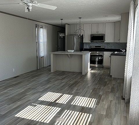 5th image of 404 Silver Sand Dr