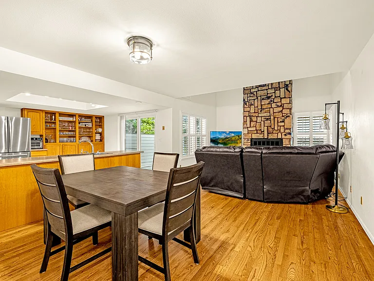 108 Cobblestone Dr — Photo 6