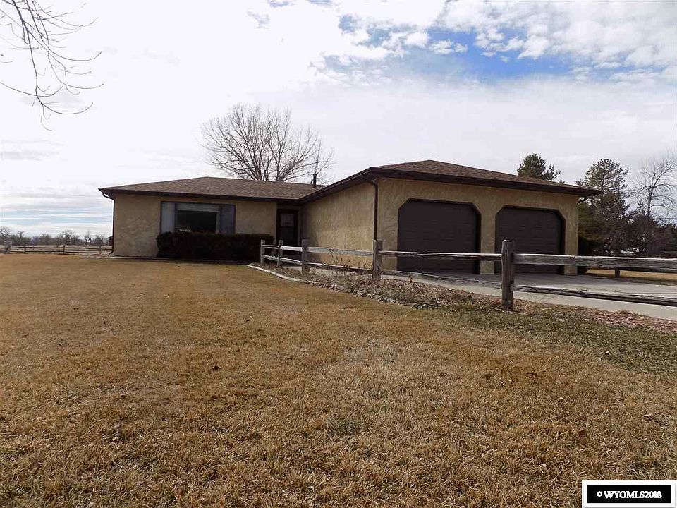 1st image of 211 Willow Ct