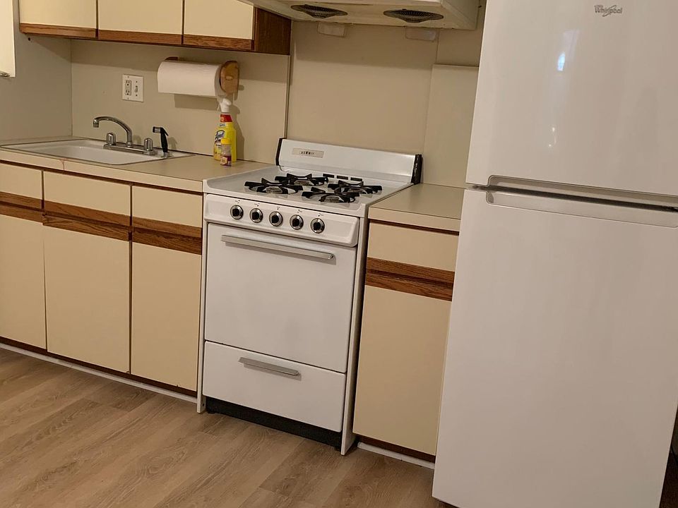 1st image of 6 Bradley Ave #1