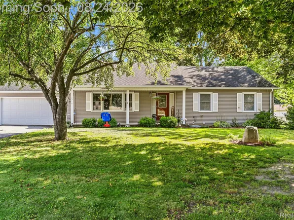 2310 Peppermill Rd, Lapeer, MI 48446