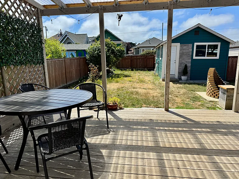 1110 East Ave — Photo 30
