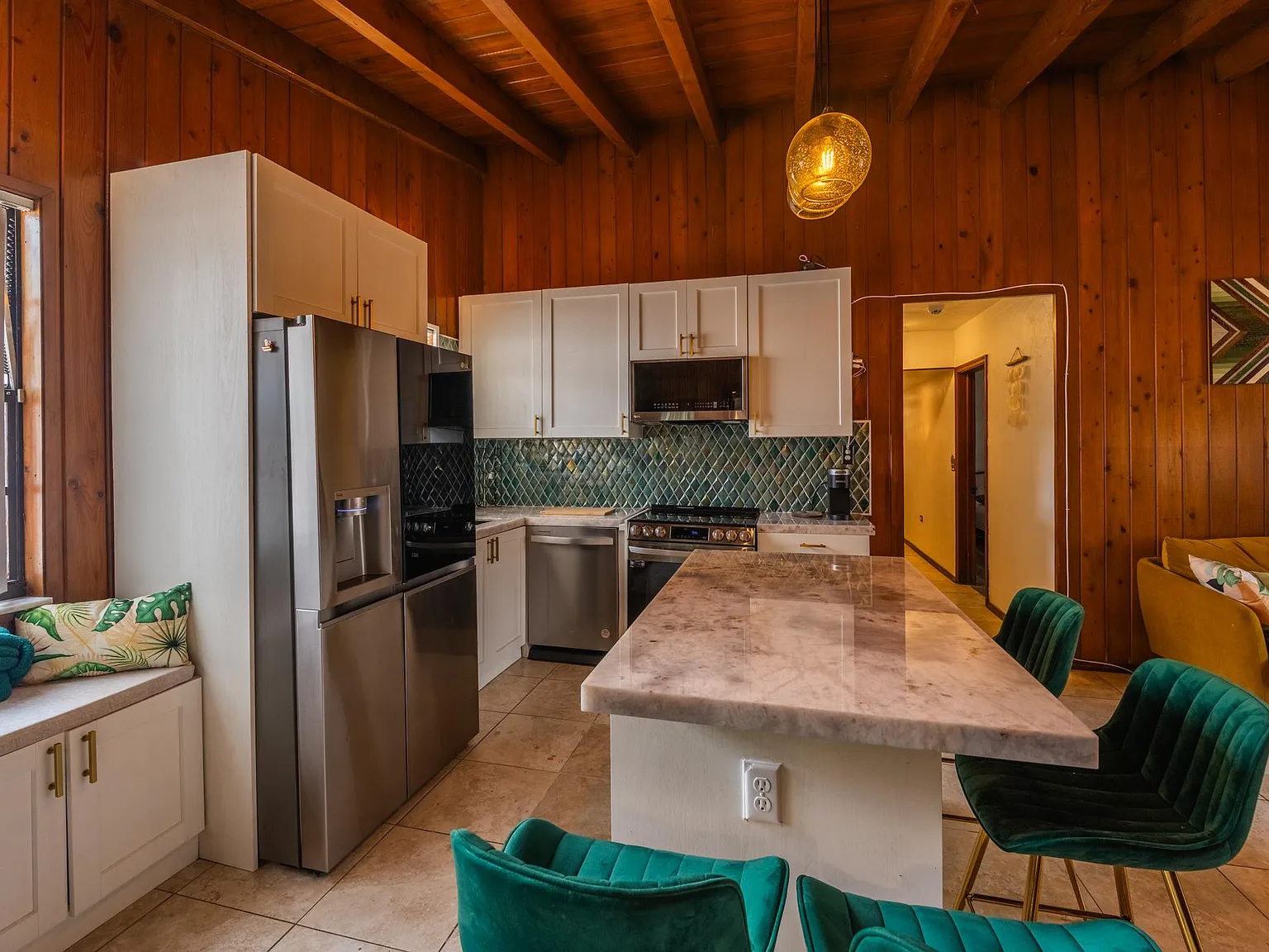 4 bed, 1585 sqft, $4,900 — Photo 2