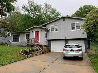 7015 NW Avalon St, Parkville, MO 64152