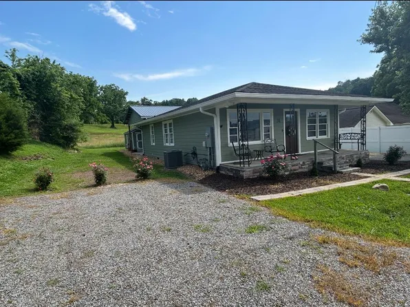 31 Willow St, Ellijay, GA 30540
