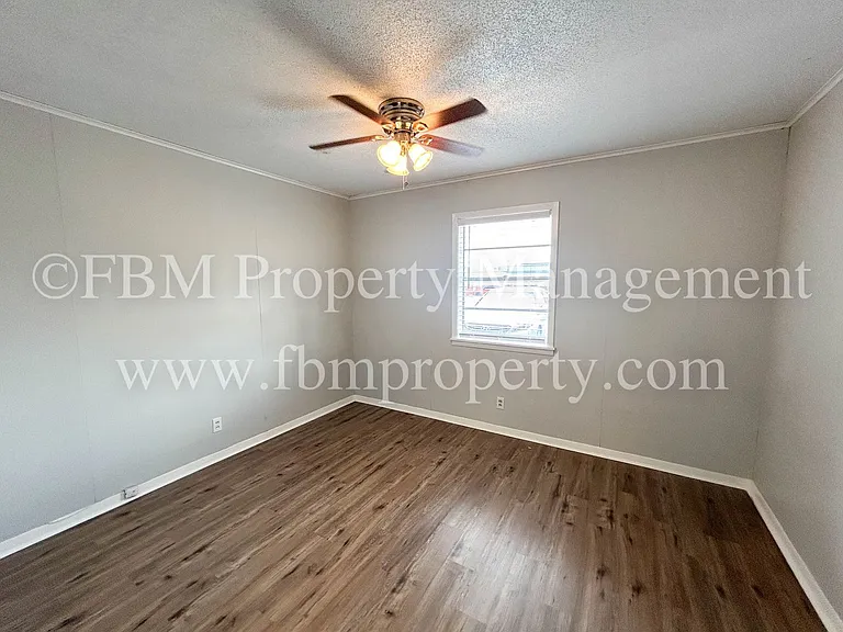 330 W College St #8 — Photo 28