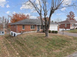9720 Grantview Dr, Saint Louis, MO 63123