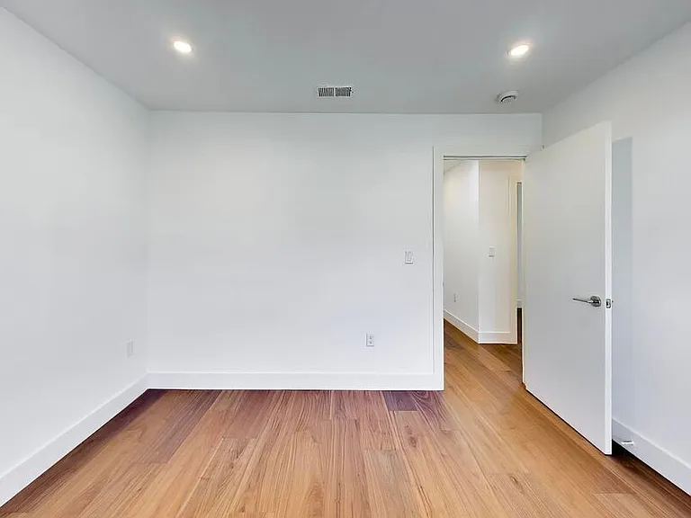 4017 San Francisco Ter — Photo 16