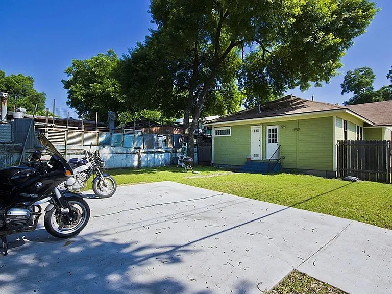 2611 Hidalgo St — Photo 22