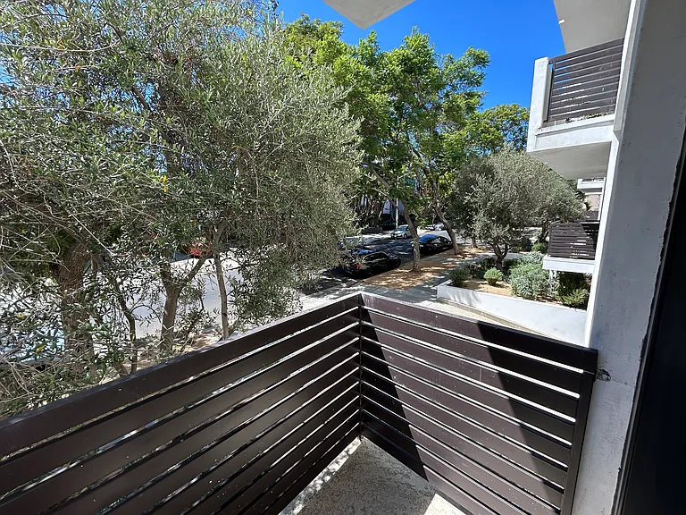 616 N Flores — Photo 22