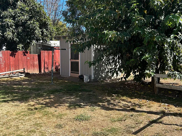 1119 Locust St — Photo 14