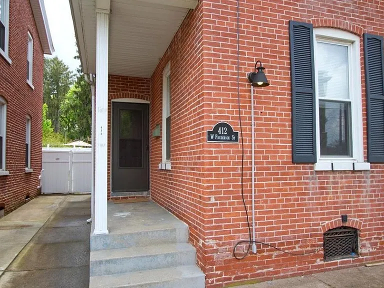 412 W Frederick St — Photo 2