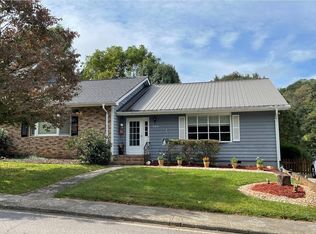 380 Iotla St #3, Franklin, NC 28734