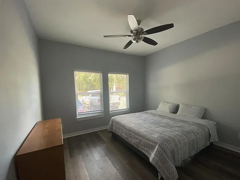 1106 W Gregory St — Photo 28