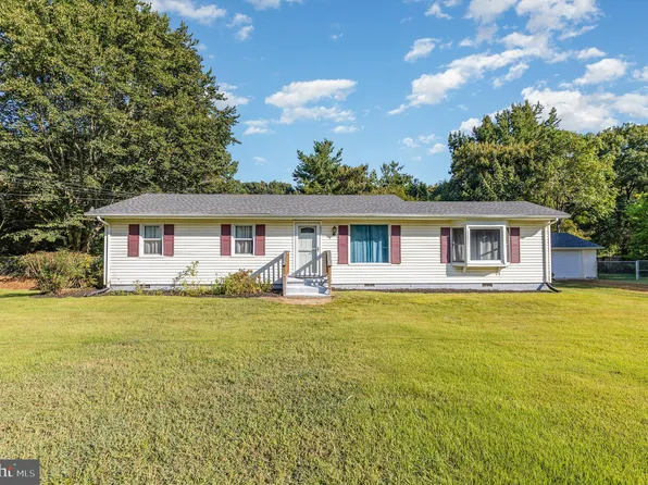 221 Clearview Dr, Colonial Beach, VA 22443