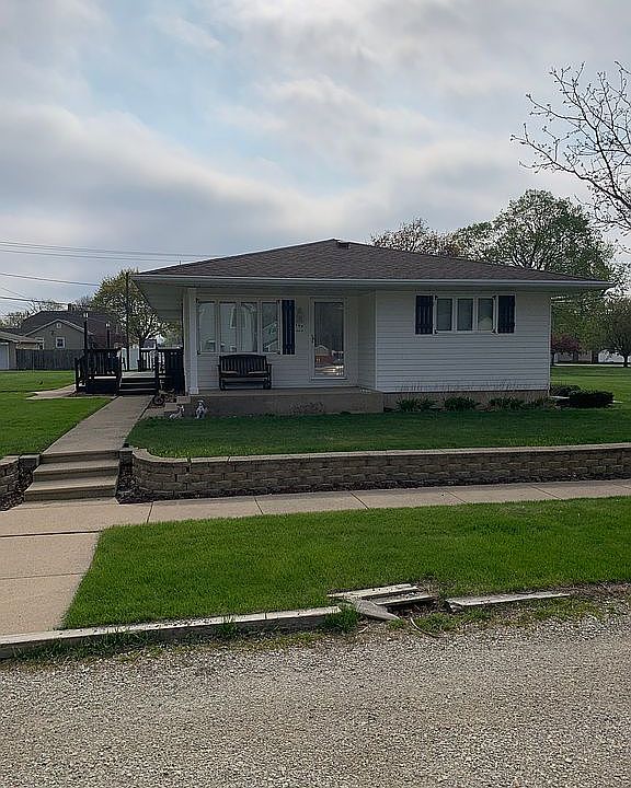 2nd image of 109 S Iowa Ave