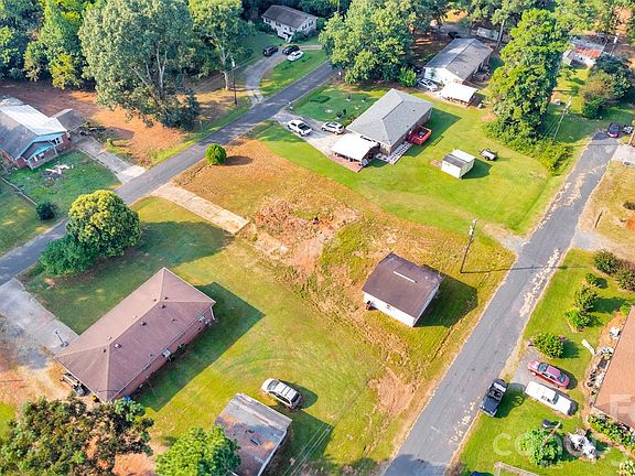 2nd image of 44432 Richardson Rd