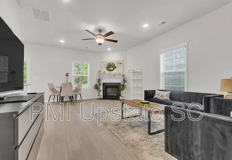 1110 Silverbend Trl — Photo 4