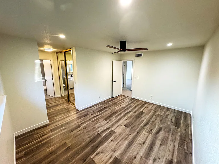 2604 Latham Dr — Photo 22