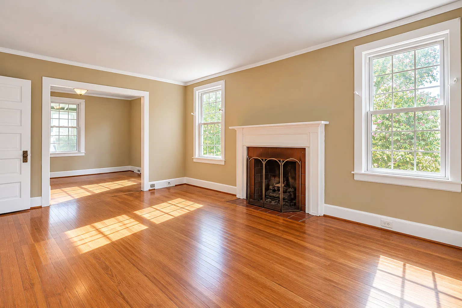 3 bed, 1379 sqft, $2,400 — Photo 2