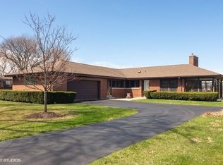 1560 W Blackhawk Dr, Mount Prospect, IL 60056