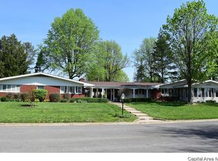 8 Bellevue Dr, Jacksonville, IL 62650
