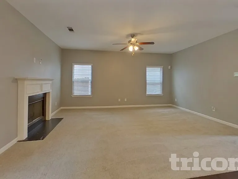 1562 Pressley Ln — Photo 3
