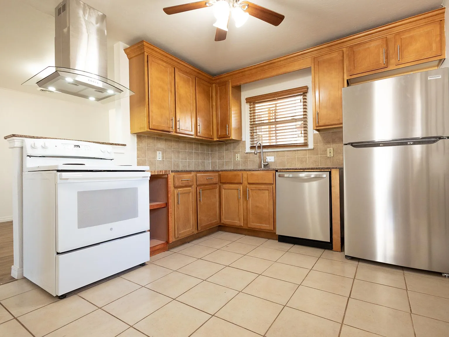 2242 Barclay Rd — Photo 2