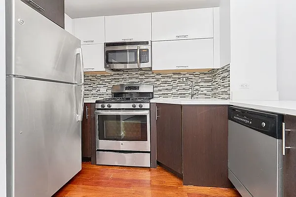 Rented by REAL New York | media 33