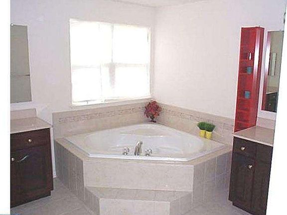 Master Bath with Jet Spa