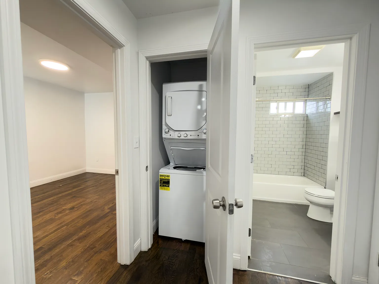 3 bed, 993 sqft, $2,100 — Photo 2