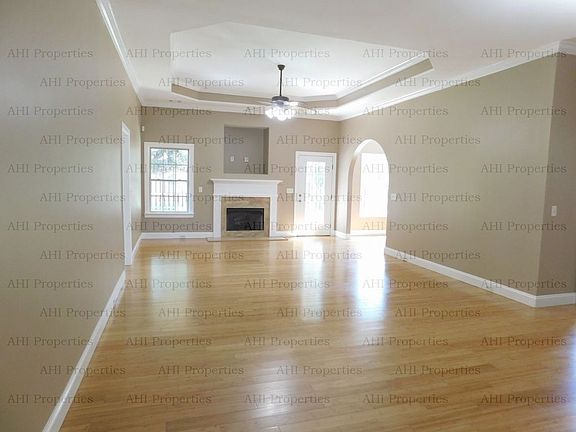 4th image of 634 Waterford Ln