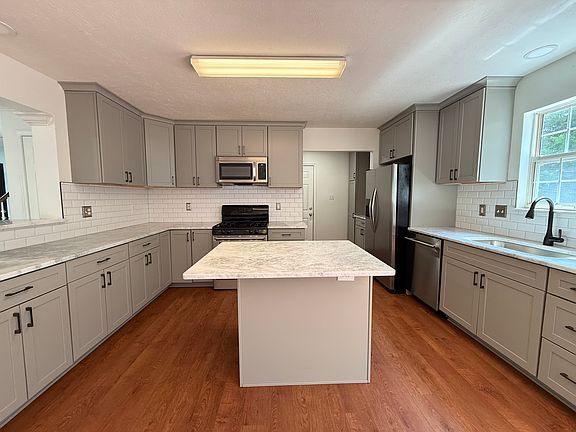 2nd image of 8140 Robins Nest Ln