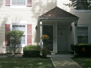 247 Fairview Cir, Middle Island, NY 11953