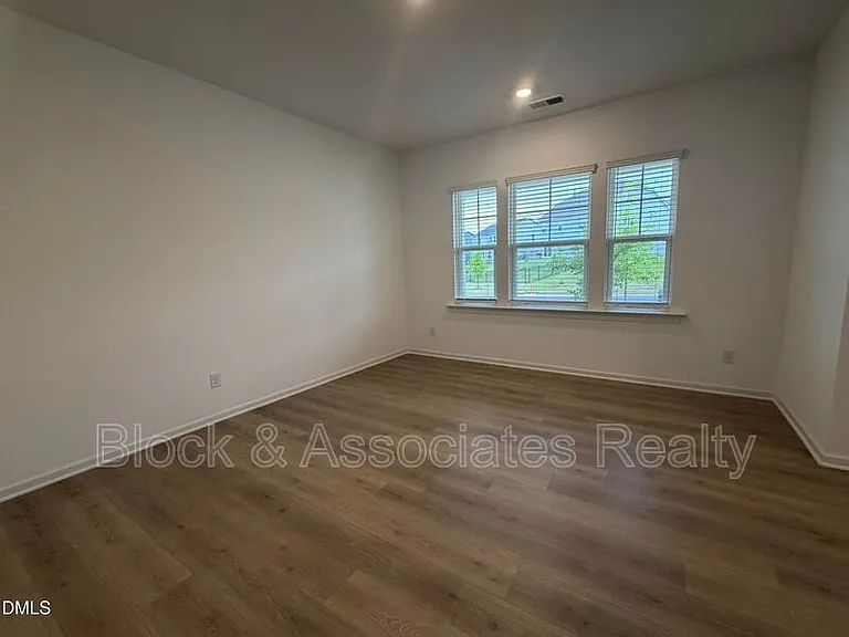 611 Contento Ct — Photo 5