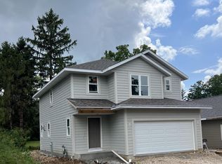 825 High St, Oconomowoc, WI 53066