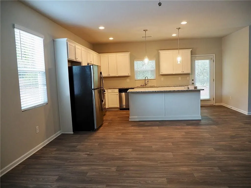 3 bed, 3.0 bath, 1890 sqft, $2,100 — Photo 4