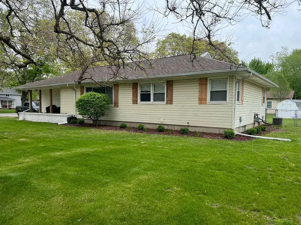 3384 Dean Lake Ave NE, Grand Rapids, MI 49525