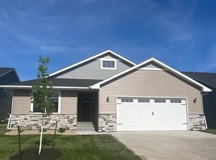 3861 Winnsboro Dr, Iowa City, IA 52245