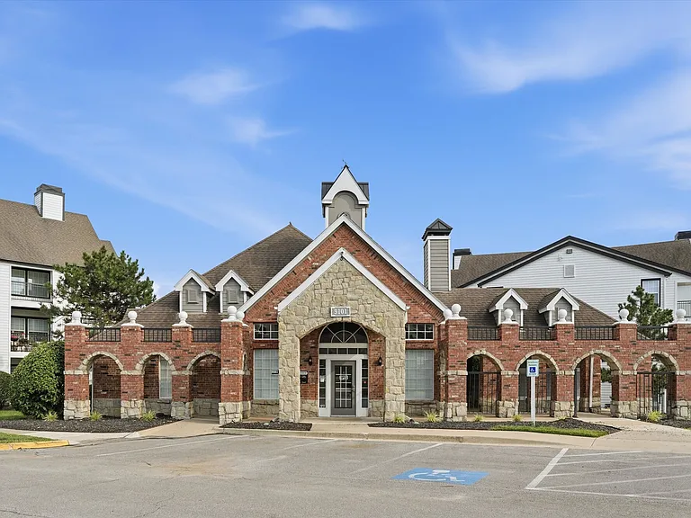 Villa Estates at Lenexa — Photo 40