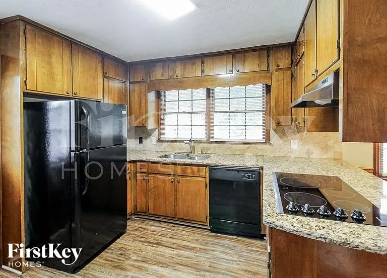 1739 Killian Hill Rd SW — Photo 6