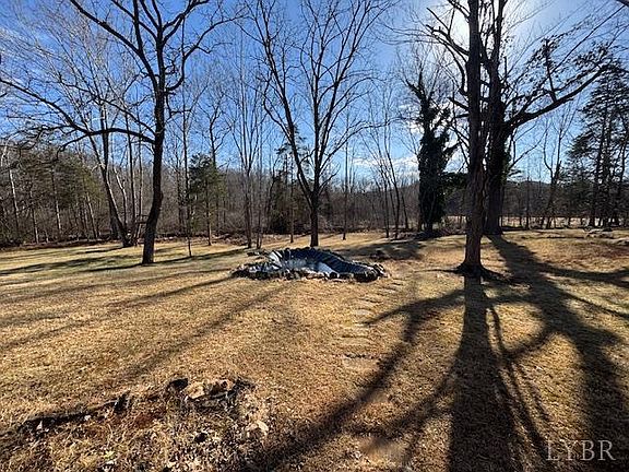 4th image of 404 Robin Dr