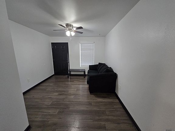 3rd image of 947 Grebe St #4